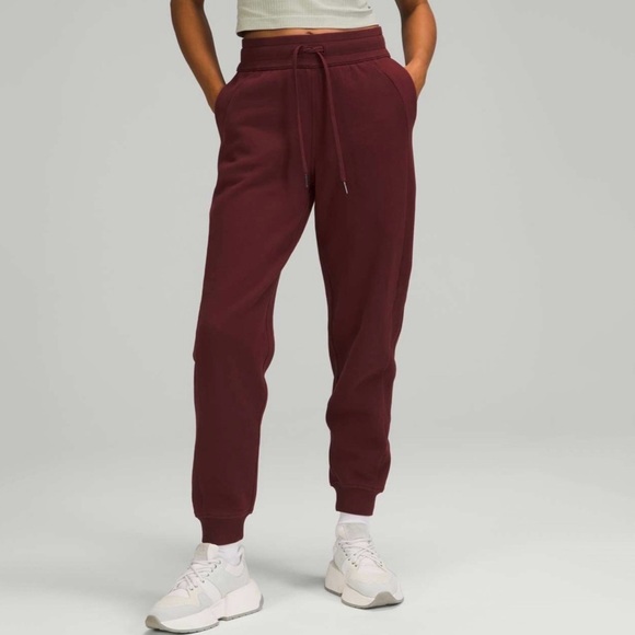 Lululemon Scuba High-Rise Jogger *Fleece 28" in Red Merlot - Picture 1 of 9